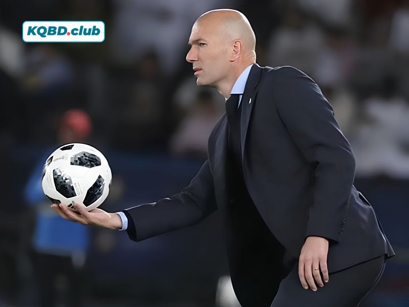 Giải Ligue 1 mang đến huyền thoại vĩ đại cho bóng đá thế giới - Zinédine Zidane Giải Ligue 1 mang đến huyền thoại vĩ đại cho bóng đá thế giới - Zinédine Zidane